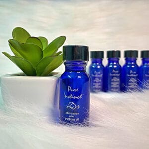 những chai nước hoa pure instinct